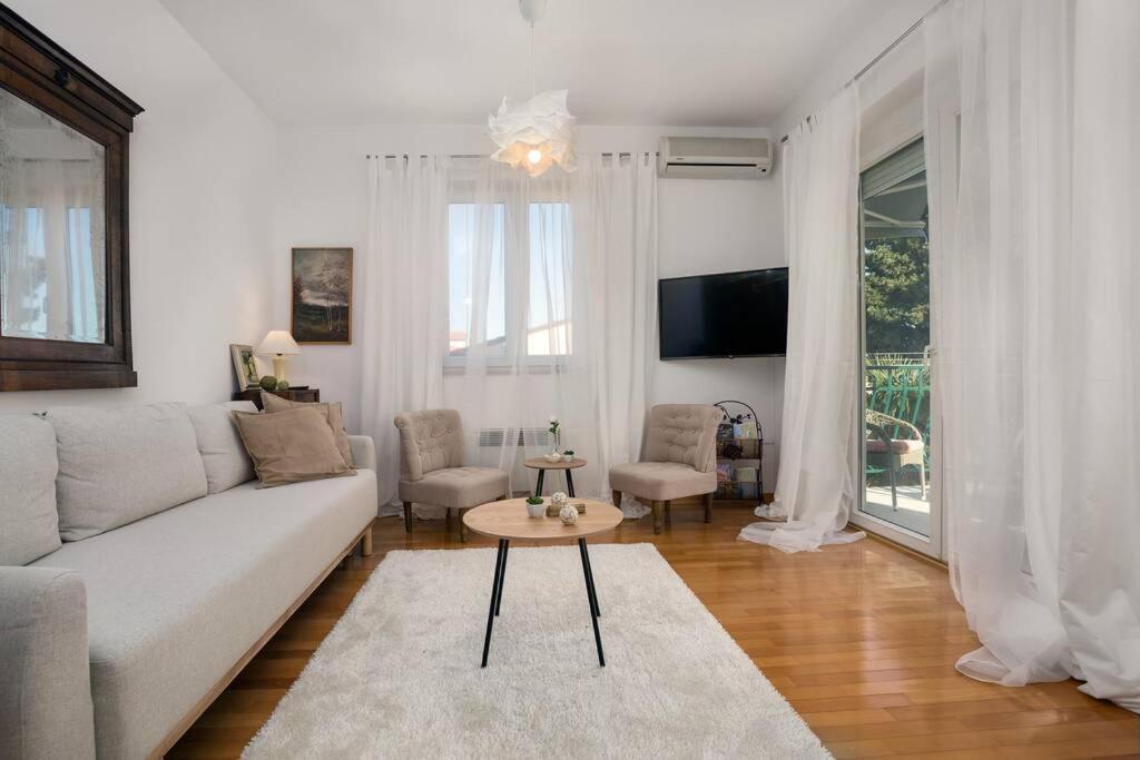 Duplex + Garage Lägenhet Rovinj Exteriör bild