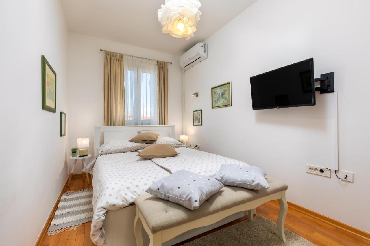 Duplex + Garage Lägenhet Rovinj Exteriör bild