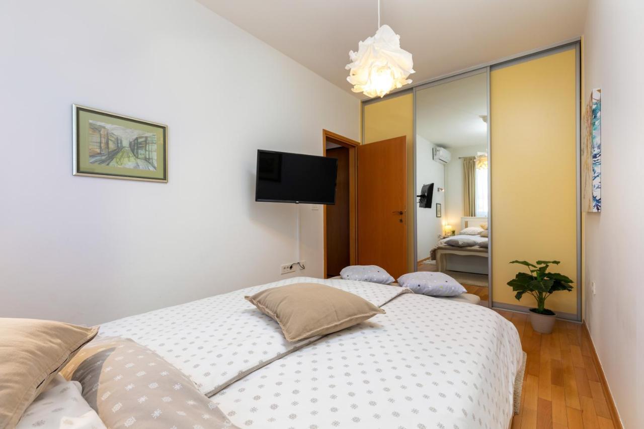 Duplex + Garage Lägenhet Rovinj Exteriör bild