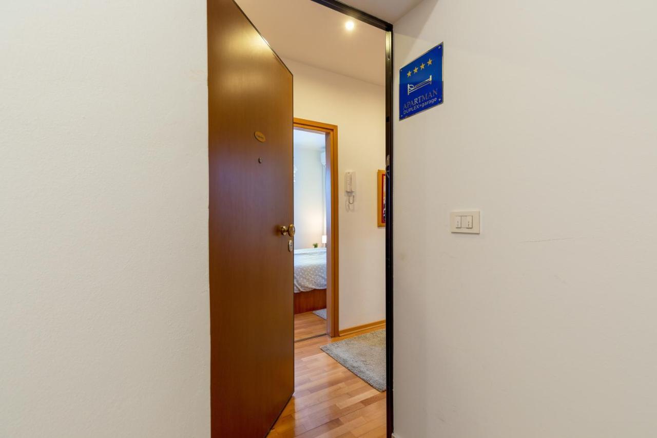 Duplex + Garage Lägenhet Rovinj Exteriör bild